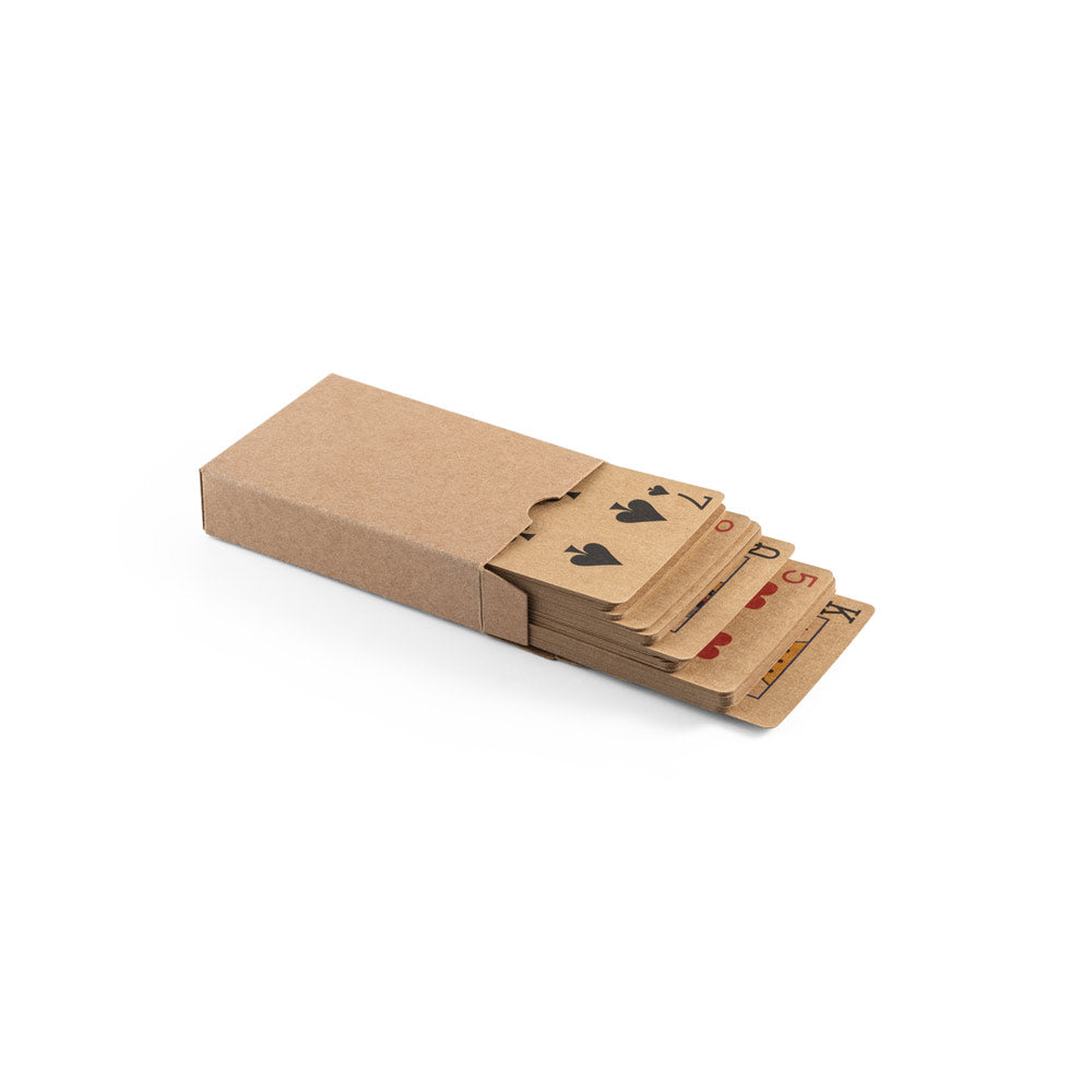 Ein Kartenspiel mit 54 klassischen Karten, aus Kraftpapier die aus FSC™-zertifiziertem Material und anderen kontrollierten Materialien besteht